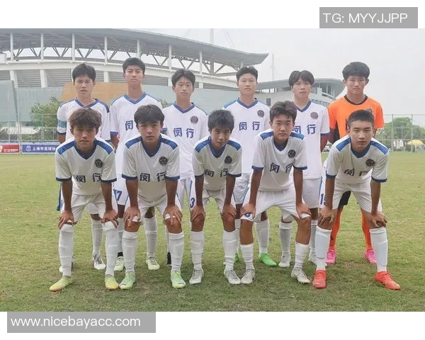 上海足球队在邀请赛中的默契配合与战术执行分析