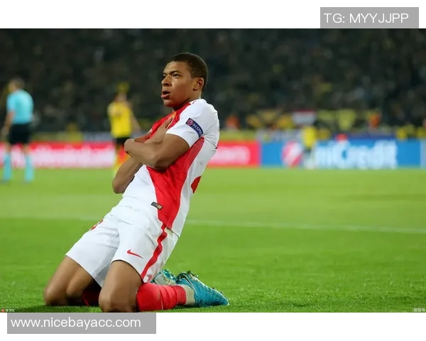 法国足球明星的辉煌历程与传奇故事回顾 法国足球明星的辉煌历程与传奇故事回顾