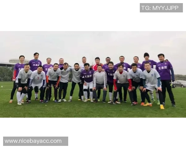 足球明星精神小伙的精彩瞬间展现青春活力与拼搏精神的魅力图片合集 足球明星精神小伙的精彩瞬间展现青春活力与拼搏精神的魅力图片合集